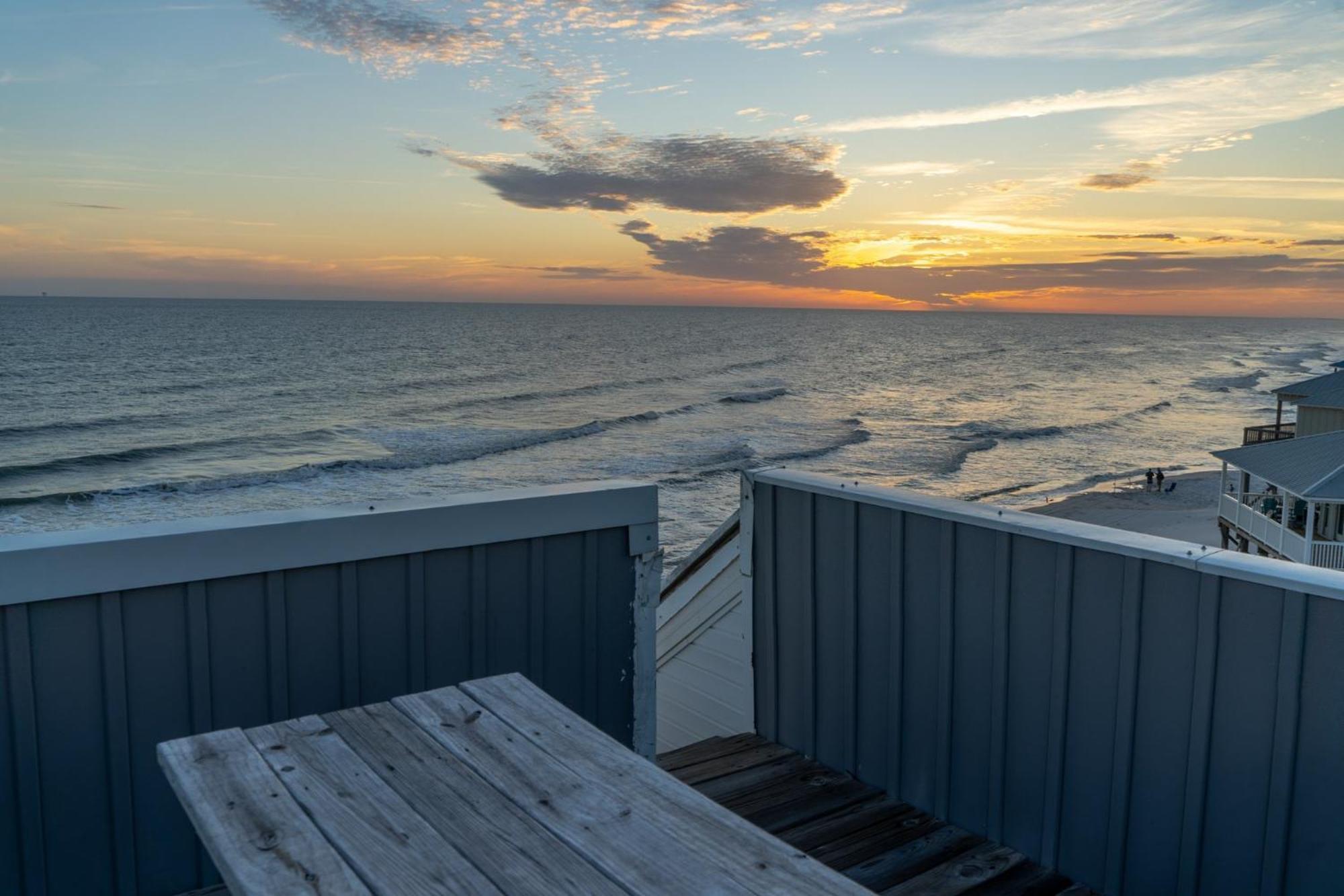 Strand Castle - Gulf Front! An Ideal Layout With Game Room, Small Private Pool, And Roof Top Crow'S Nest! Home Dauphin Island Buitenkant foto